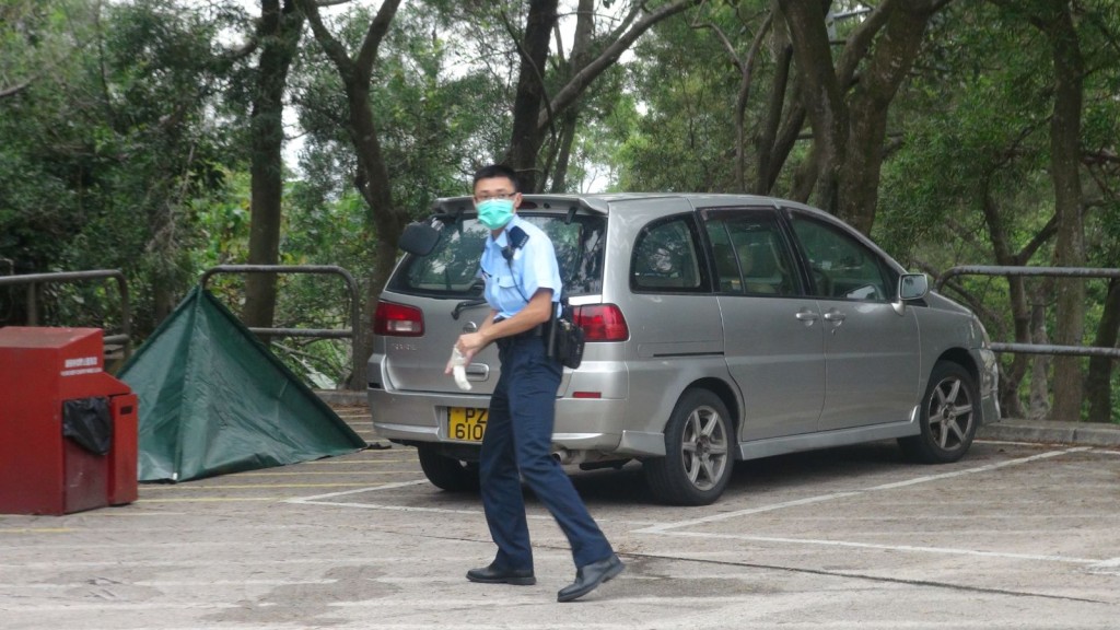 警員在現場調查。 林明思攝