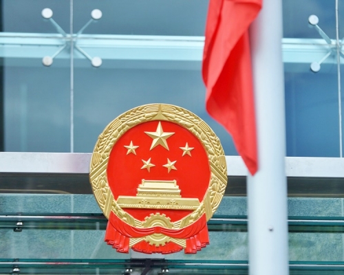 會議指《港區國安法》正本清源，堵塞了香港特區在維護國家安全方面存在的漏洞。