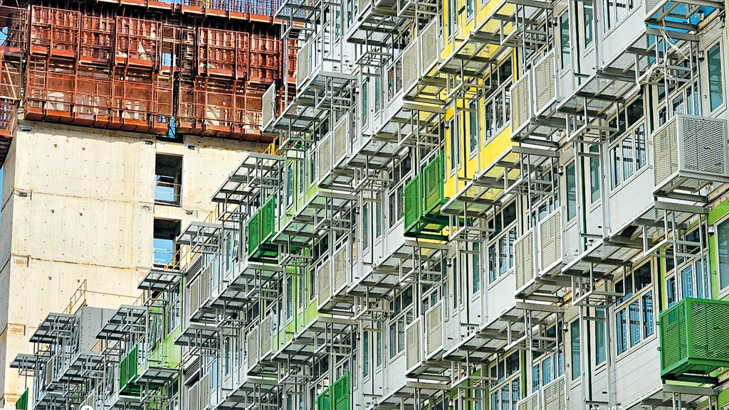 建築署上月巡查「安保-俊和」聯營承建的屯門欣寶路項目。