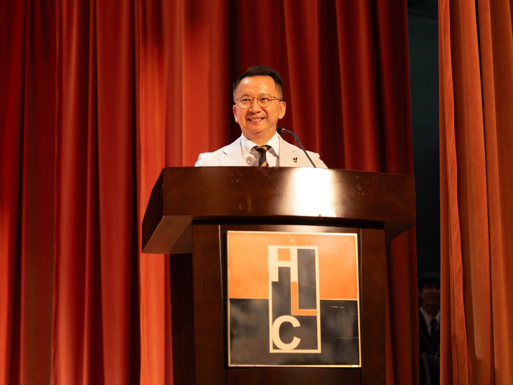 香港青年協會李兆基書院校長連鎮邦表示，校方重視申請人的面試表現。學校提供