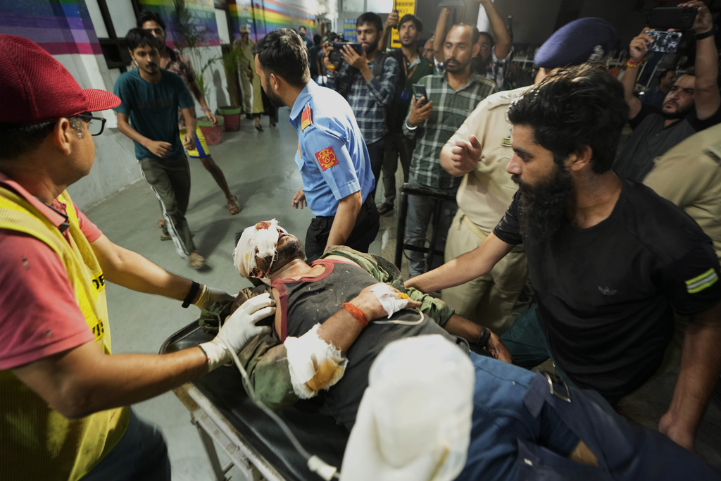 印度喀什米爾朝聖者巴士遇襲至少9人死亡。美聯社