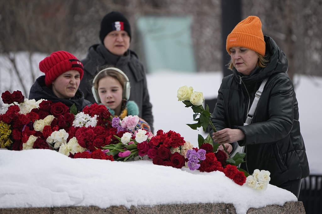 俄罗斯不少人悼念纳瓦尔尼。美联社