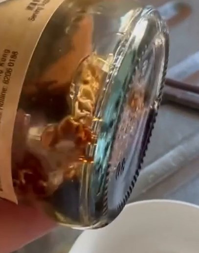 •如果唔係日日用嗰枝豉油係要放雪櫃, 我記得說明有講,同埋倒豉油嗰下係幫助 空氣排出,無咁易變壞,所以唔係日日用 ,就要放雪櫃;Threads截圖 •如果唔係日日用嗰枝豉油係要放雪櫃, 我記得說明有講,同埋倒豉油嗰下係幫助 空氣排出,無咁易變壞,所以唔係日日用 ,就要放雪櫃;Threads截圖