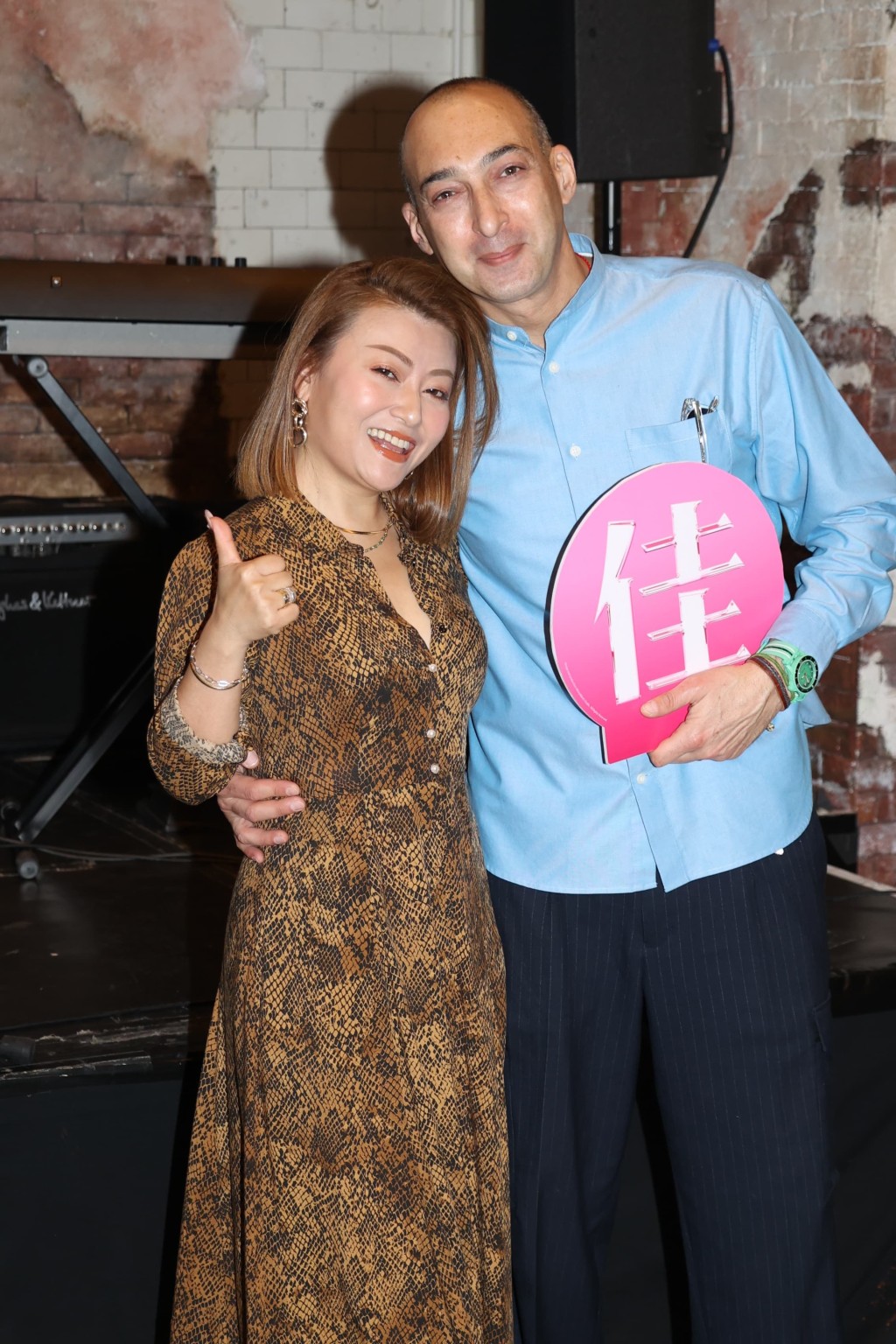 李佳話老公Sunny唱歌難聽,不會上台。 李佳話老公Sunny唱歌難聽,不會上台。