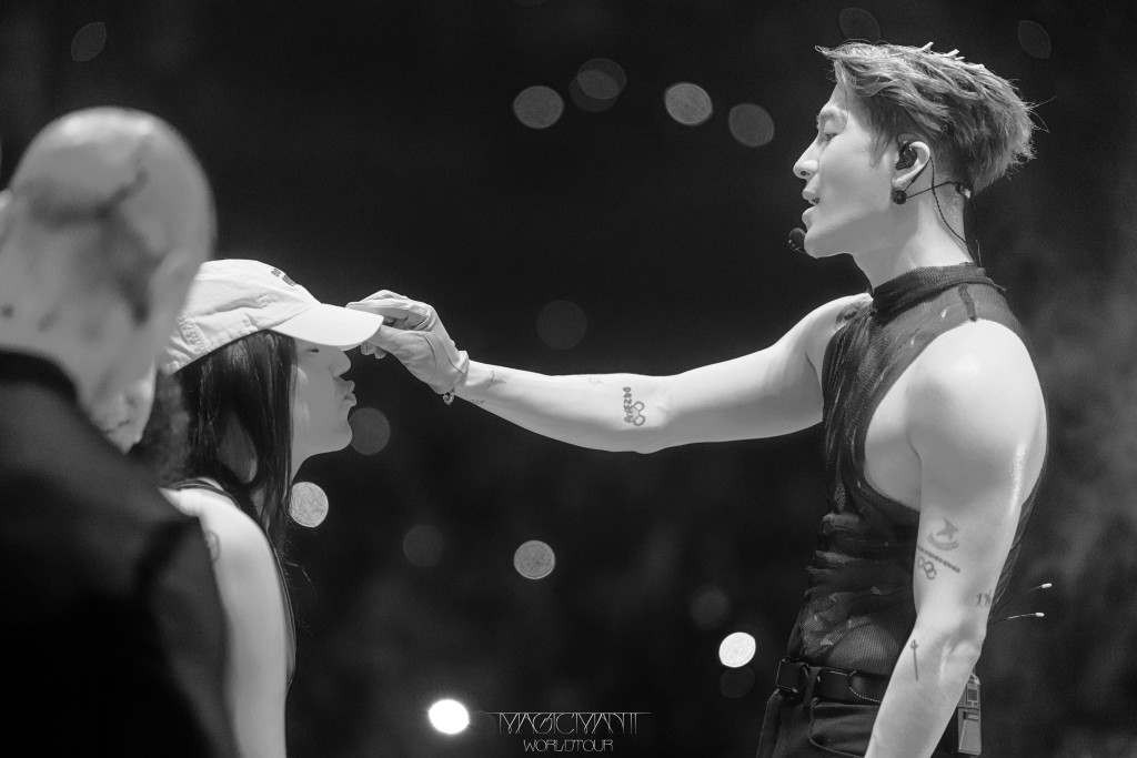 Jackson和fans互動。