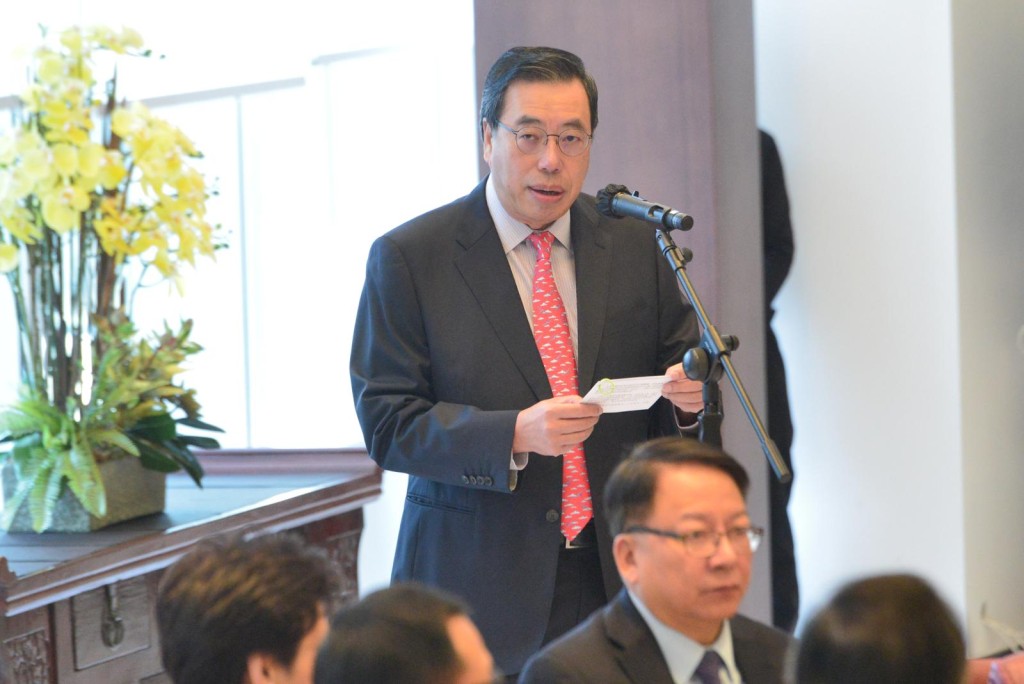 梁君彦致辞时，先对今早青衣交通意外的死者致哀。