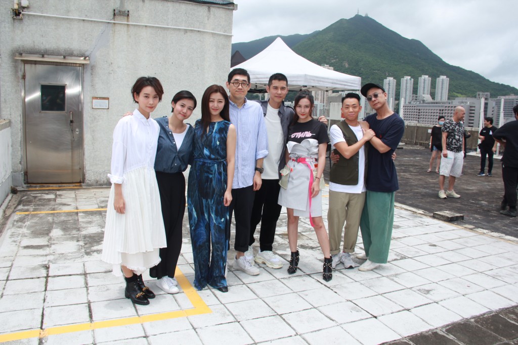陳茂賢認為既然《不日成婚》由新導演執導,亦應起用一班年青演員演出。
