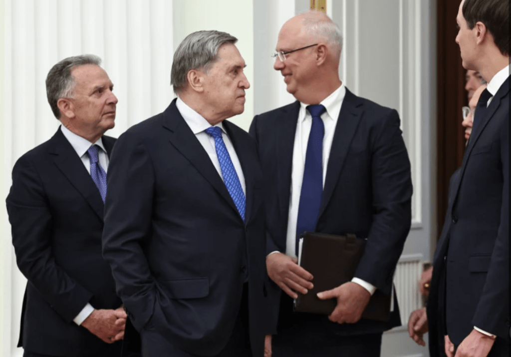 是次會談由美國總統特使威特科夫（左一）居中協調。美聯社