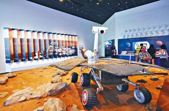 在美國館可一睹模擬探索火星的場景。