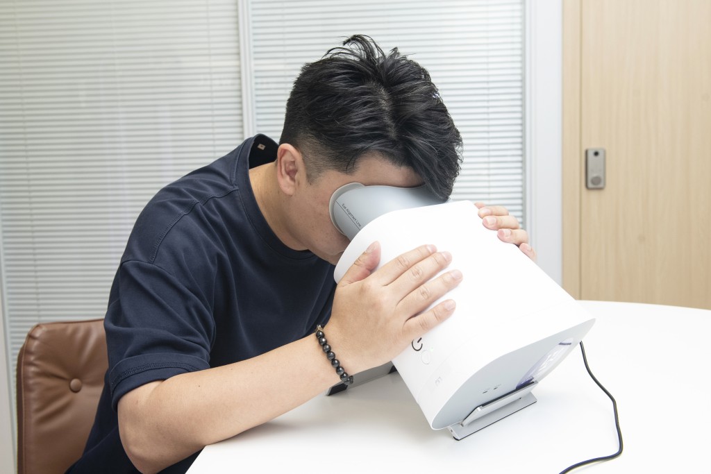 AI眼底分析視網膜檢測系統可於30秒揭示55種慢性疾病風險,識別心血管及眼睛疾病風險。 AI眼底分析視網膜檢測系統可於30秒揭示55種慢性疾病風險,識別心血管及眼睛疾病風險。