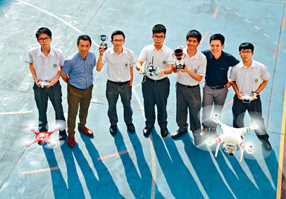 佛教大雄中学五位中四生，早前在「2017年全港校际『无人机』比赛」取得全场总冠军。