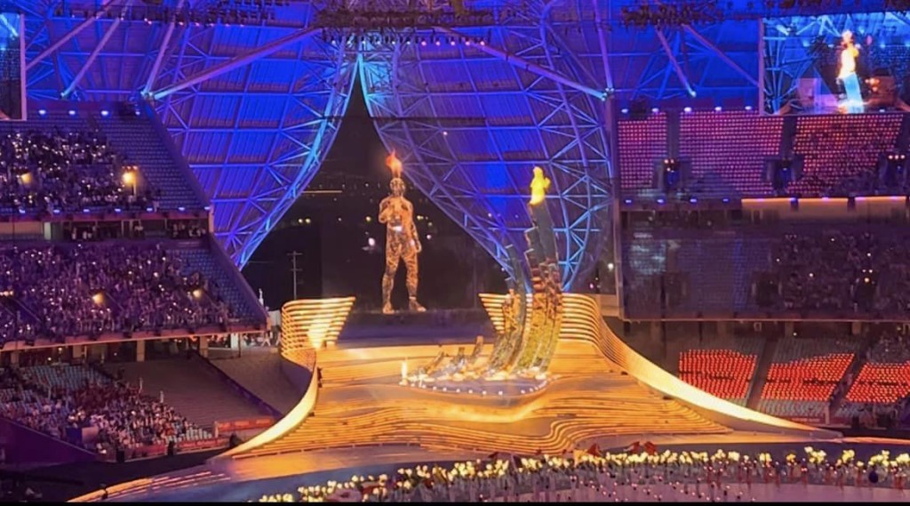 隨着火炬點燃，象徵杭州亞運比賽開始。楊潤雄facebook圖片