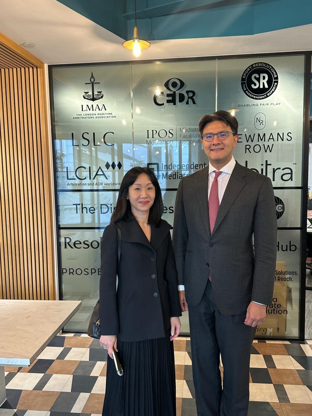 香港大律師公會主席毛樂禮資深大律師 (右)，與副主席薛日華資深大律師亦到訪The London Court of International Arbitration (LCIA)，探討合作空間。