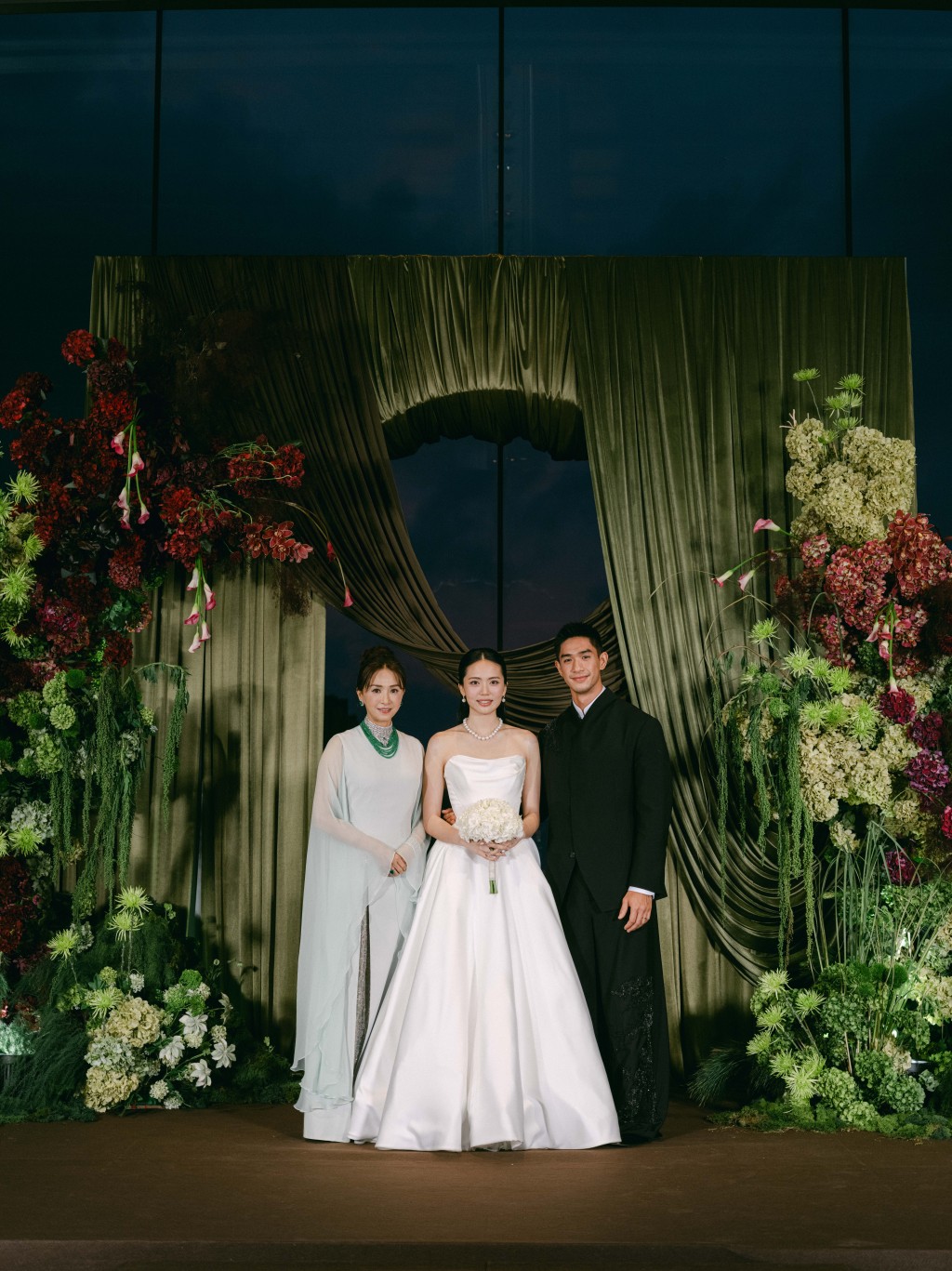 吳婉芳祝福新人：「小兒Lynus昨日踏上人生新階段，作為母親的我，衷心祝賀這對新人Kristy & Lynus永結同心，幸福滿滿。」