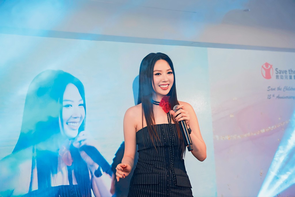 今次是Jasmine相隔7年再为香港救助儿童会慈善活动献声，台风越来越劲。