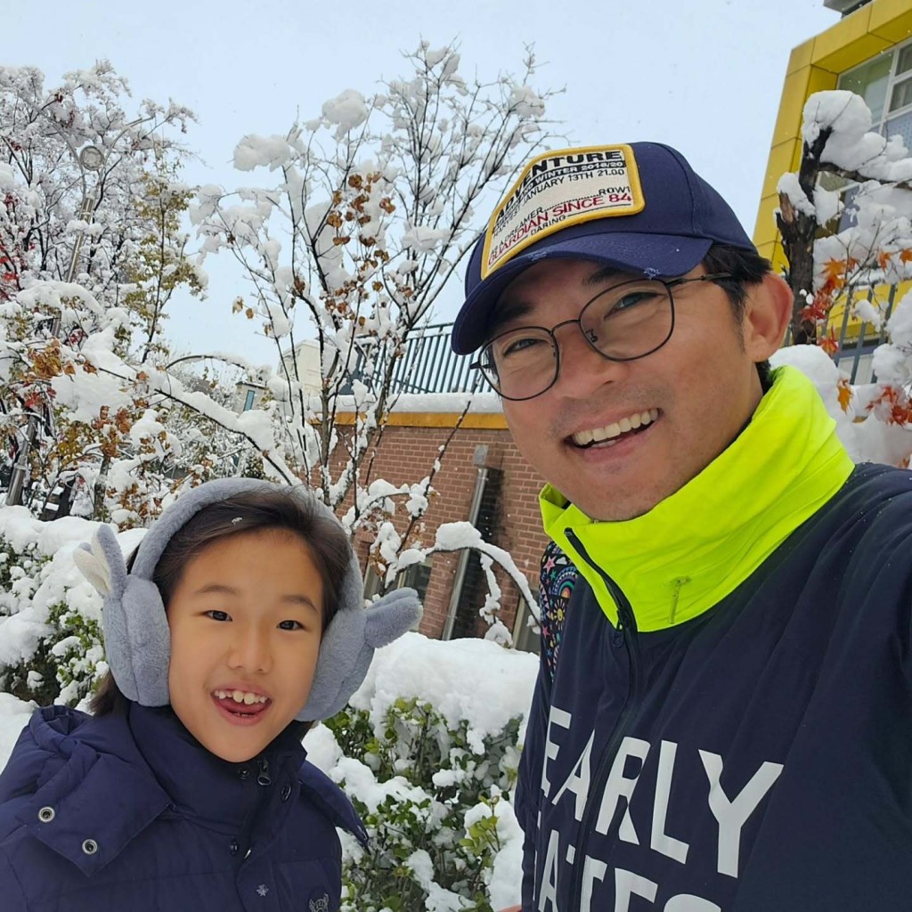 安在旭現時享受家庭生活。 安在旭現時享受家庭生活。