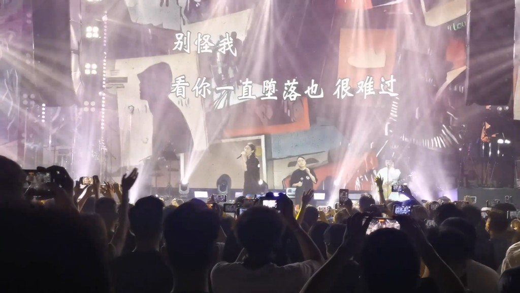 香港乐迷认为歌词直踩广东歌。