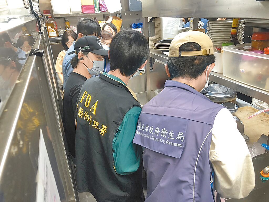 寶林茶室食物中毒案，愈鬧愈大。 台北市衛生局