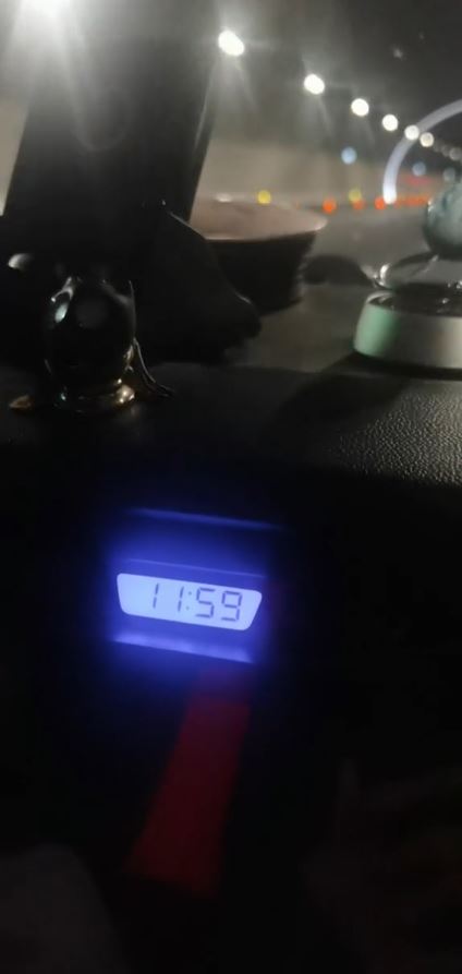 有車主在最後一刻通過收費口，成功省下1300元路費。抖音＠魏先生呀
