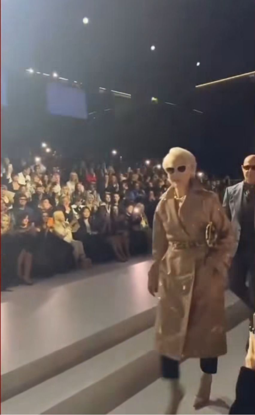 梅姨登場時，Anna Wintour被拍到露出驚訝表情。