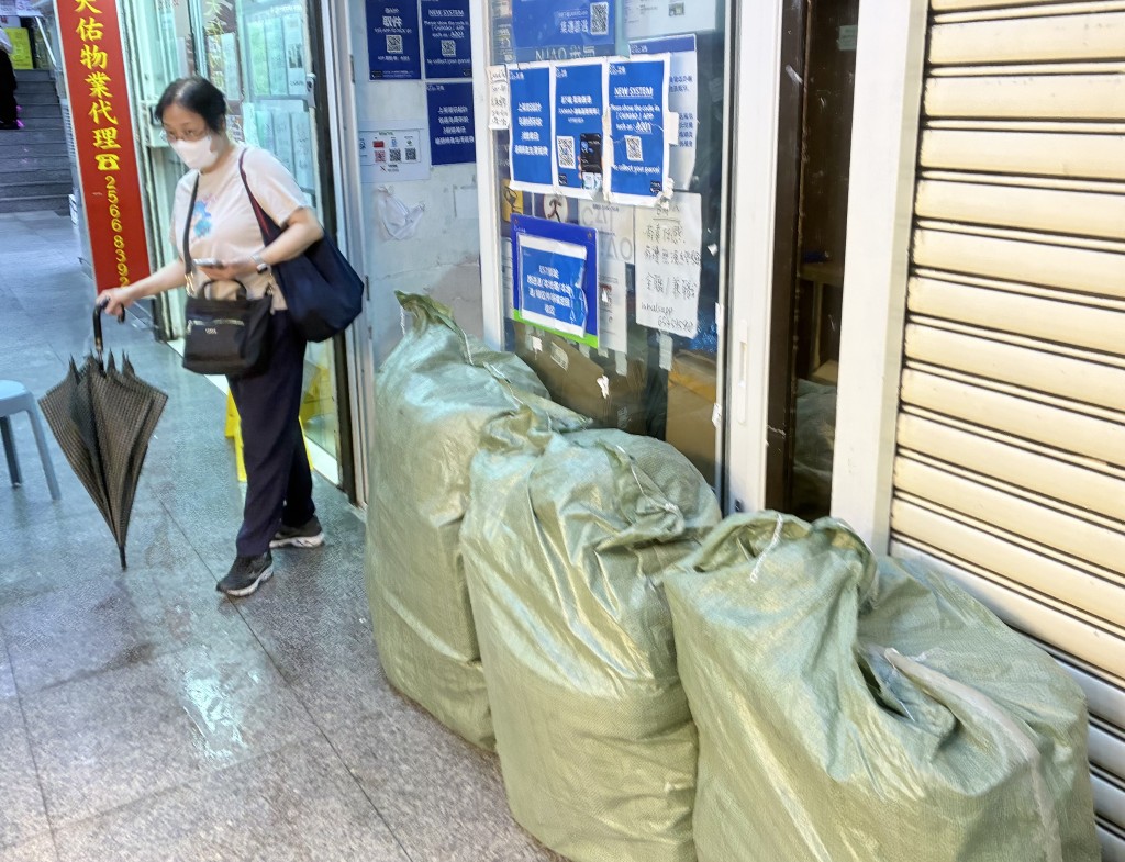 何應富指，在退貨時要留意退貨條款。何君健攝
