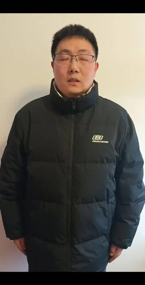 其中一名頑童家長3日凌晨曾拍道歉片但又短時間下架。微博