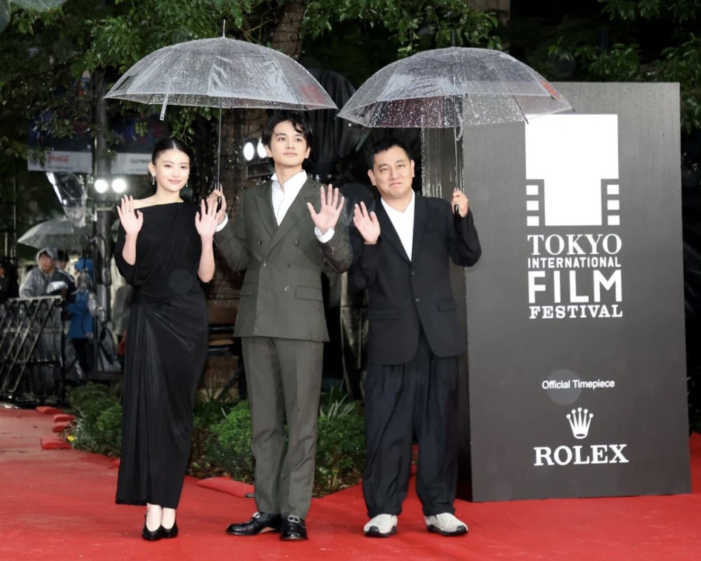 《你的故事》出口夏希與北村匠海(中)亮相開幕禮紅地毯。 《你的故事》出口夏希與北村匠海(中)亮相開幕禮紅地毯。
