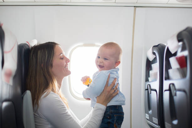 美國國家運輸安全委員會（NTSB）與聯邦航空總署（FAA）近日公開作出呼籲，乘客若帶同幼童上機，務必要為幼童購買單獨座位，切勿別為了省錢，只把孩子抱著大腿上便算。