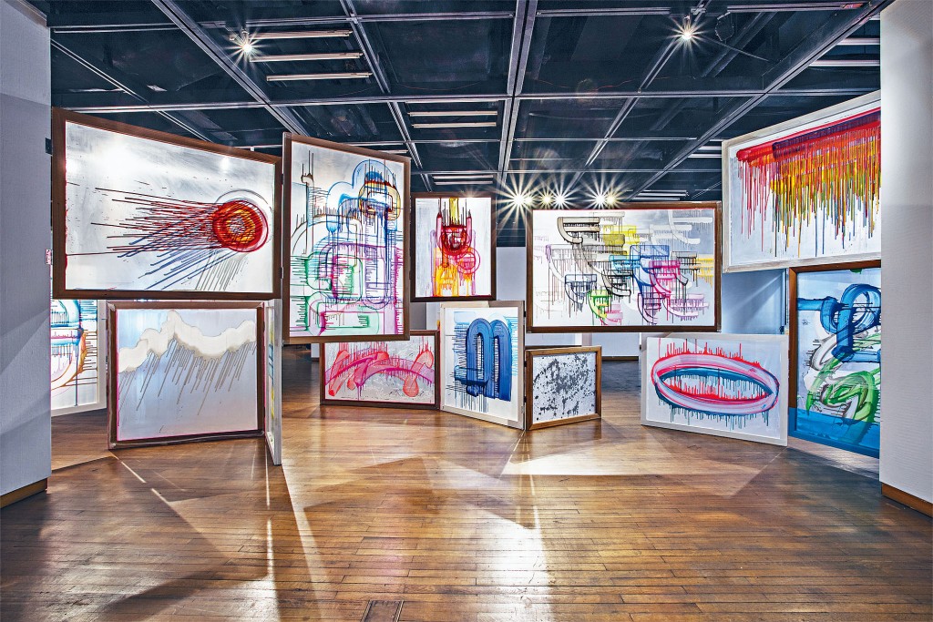 在「異體雕塑及裝置項目」中，Soluna Fine Art呈獻朴閏敬的作品《畫樓》。