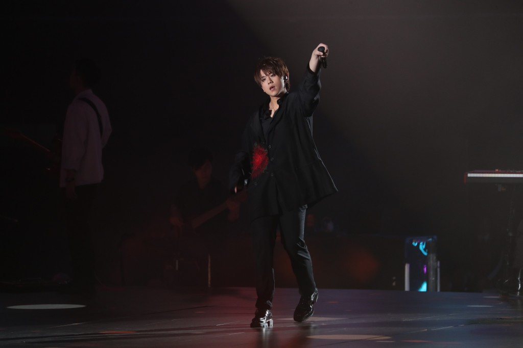 姜濤出場跳唱《Master Class》。