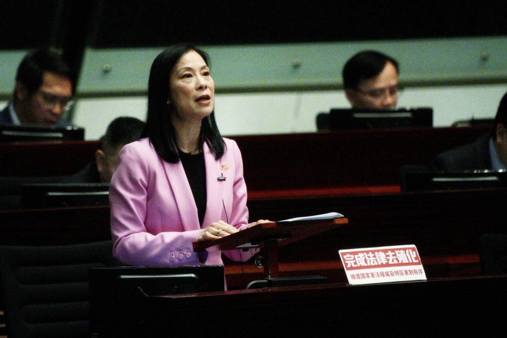 陳曼琪支持議案，她認為香港須發揮背靠祖國、聯通世界的獨特優勢。