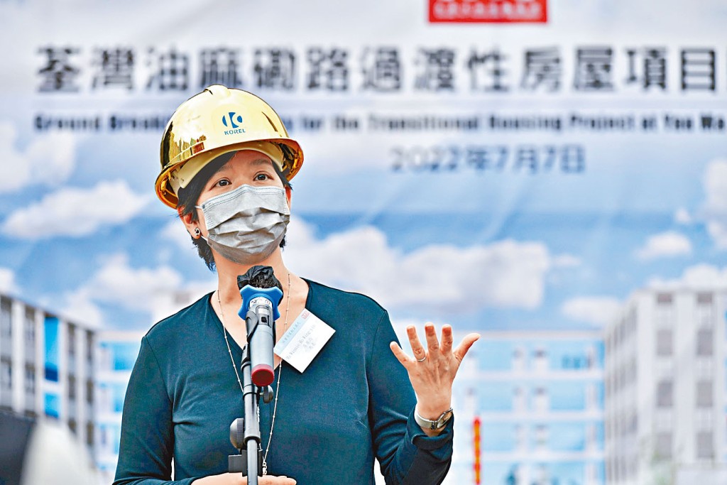 何永賢表示，要停止公屋輪候時間升勢有困難。