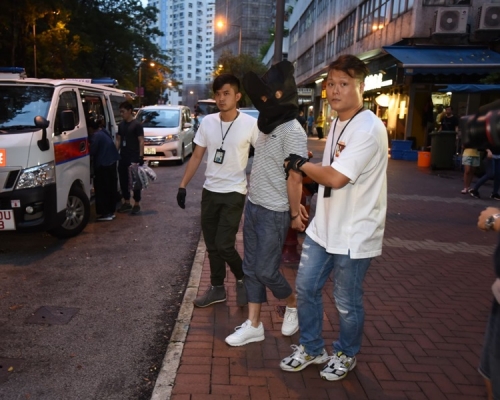 42歲司機被捕。