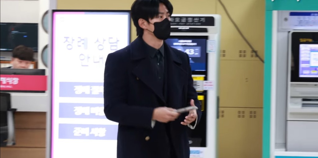 玉澤演指安聖基對後輩十分體貼又和藹。