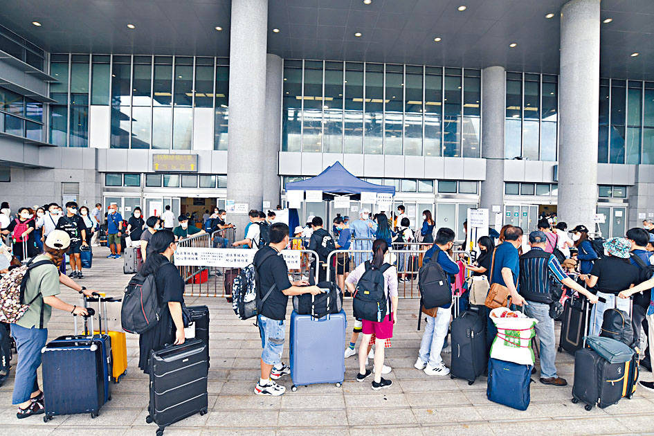 本港入境深圳配額，未涵蓋赴內地升學的港生，有政黨建議增設通關類別及名額。