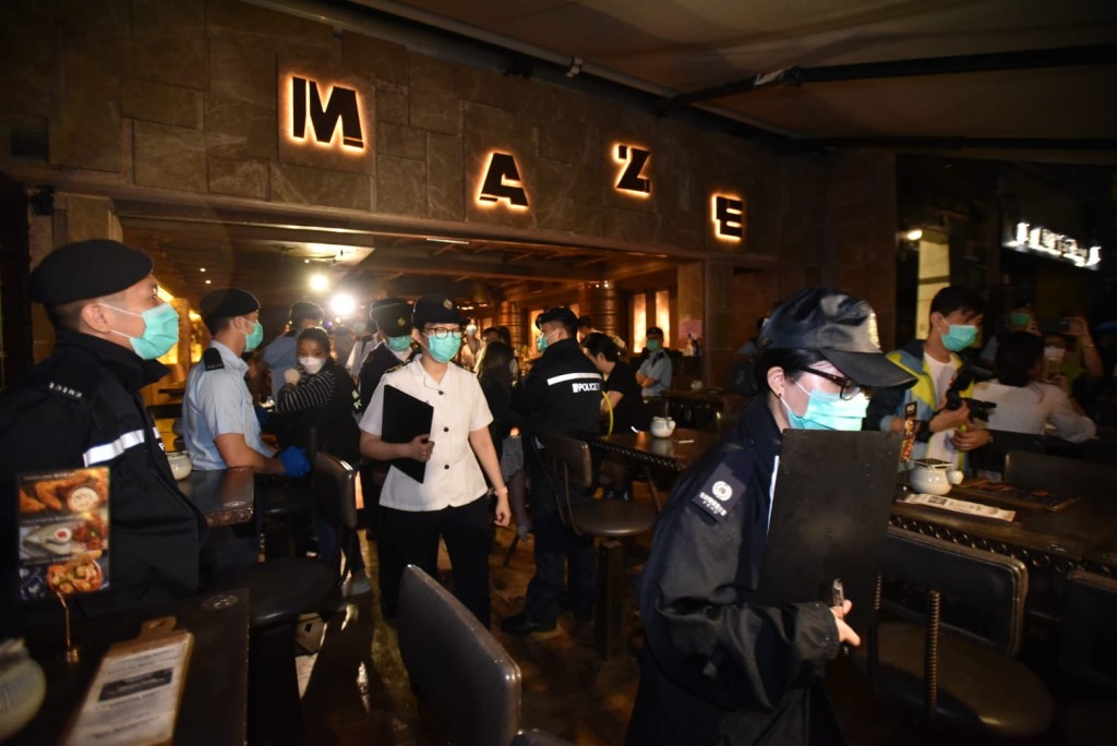 警方及食環署巡查尖沙嘴諾士佛臺一帶酒吧。