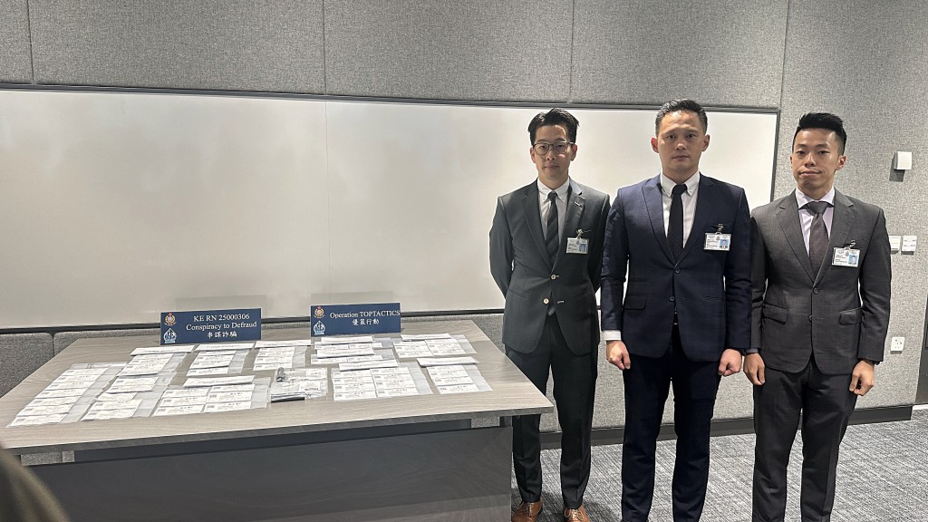 警方交代案情。劉漢權攝 警方交代案情。劉漢權攝