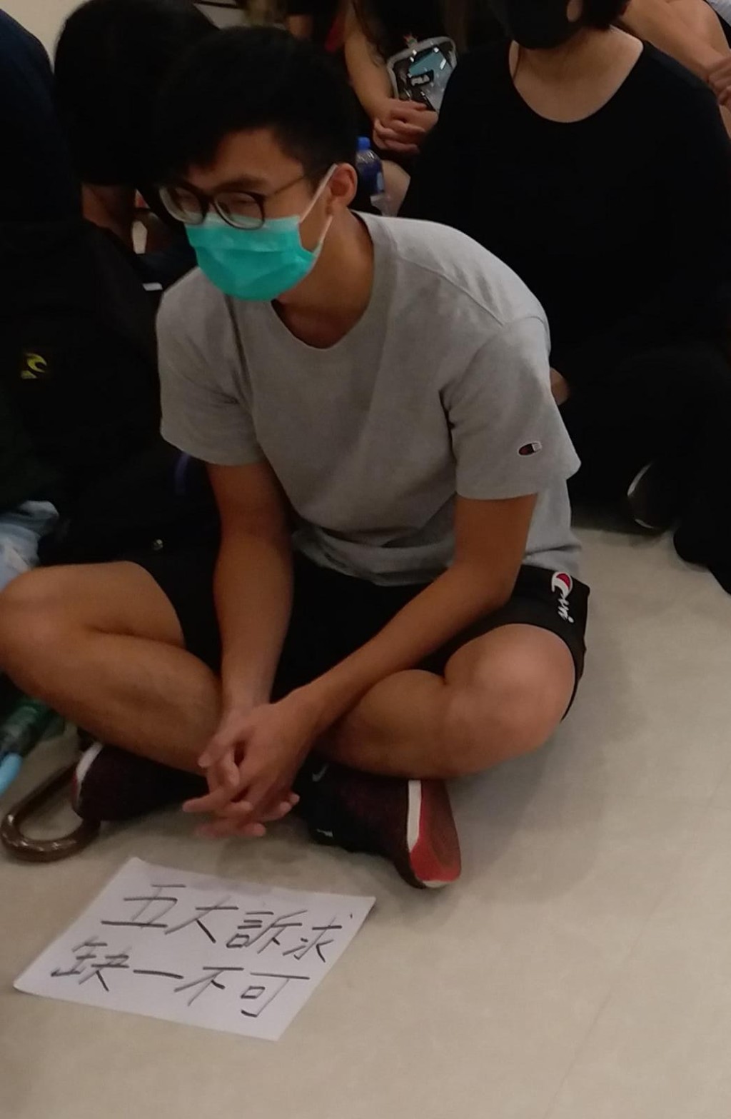 林先生表示今次靜坐目的在於向港鐵表不滿。