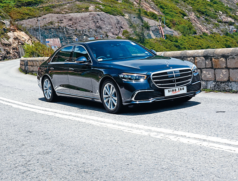 ●S450 4Matic長陣新版，外貌跟頂級S500如出一轍。