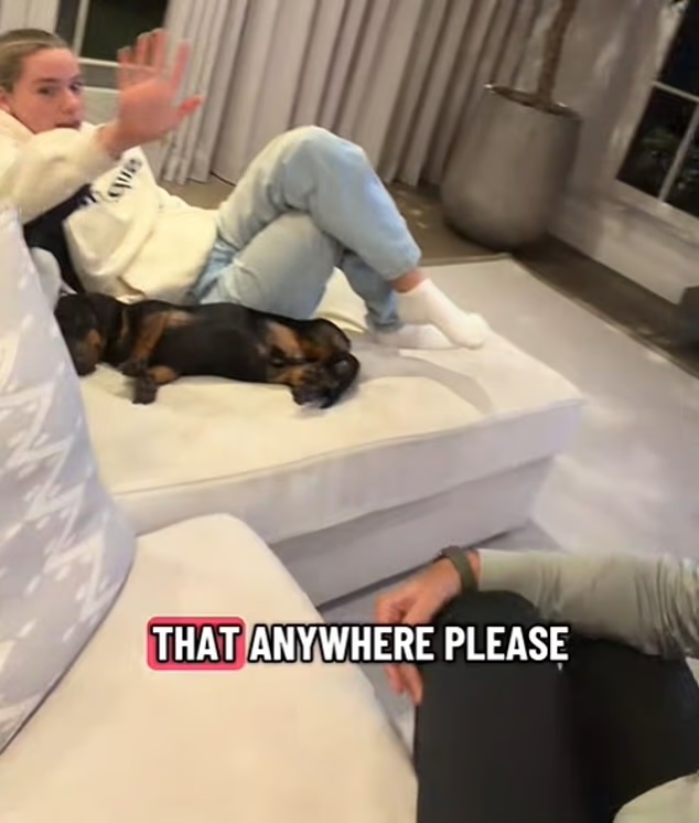 泰利女兒多次試圖遮臉並求父親不要發布短片。影片截圖