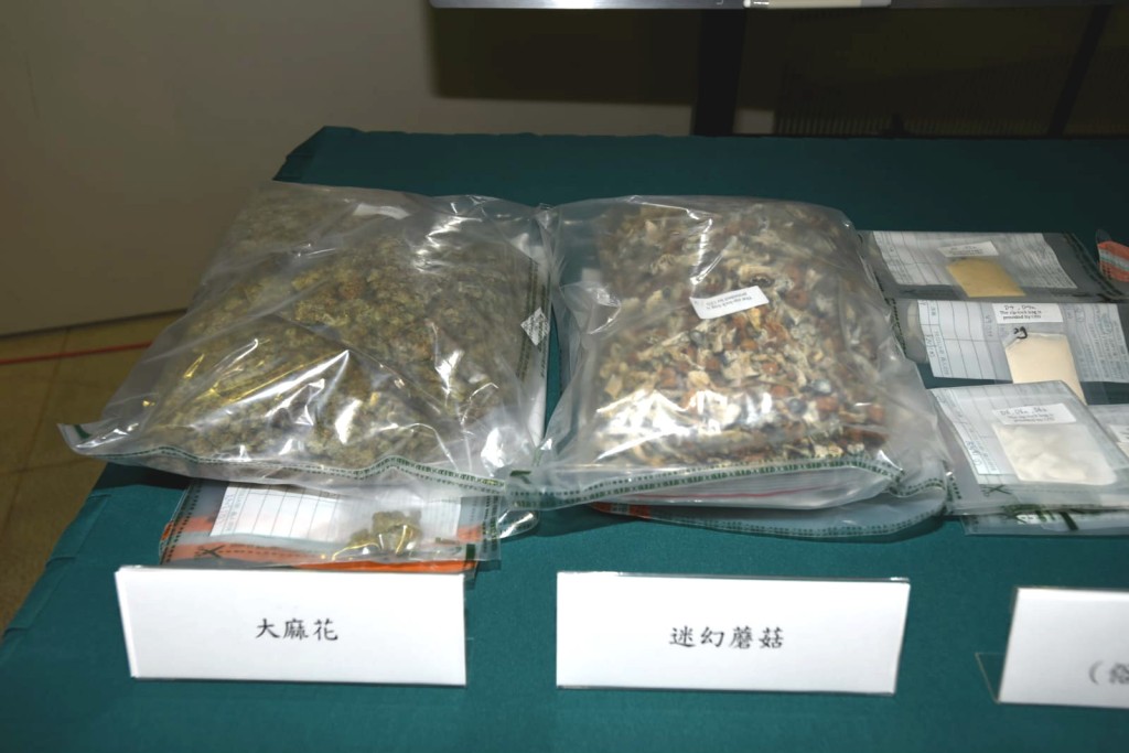 海關檢獲毒品郵包。
