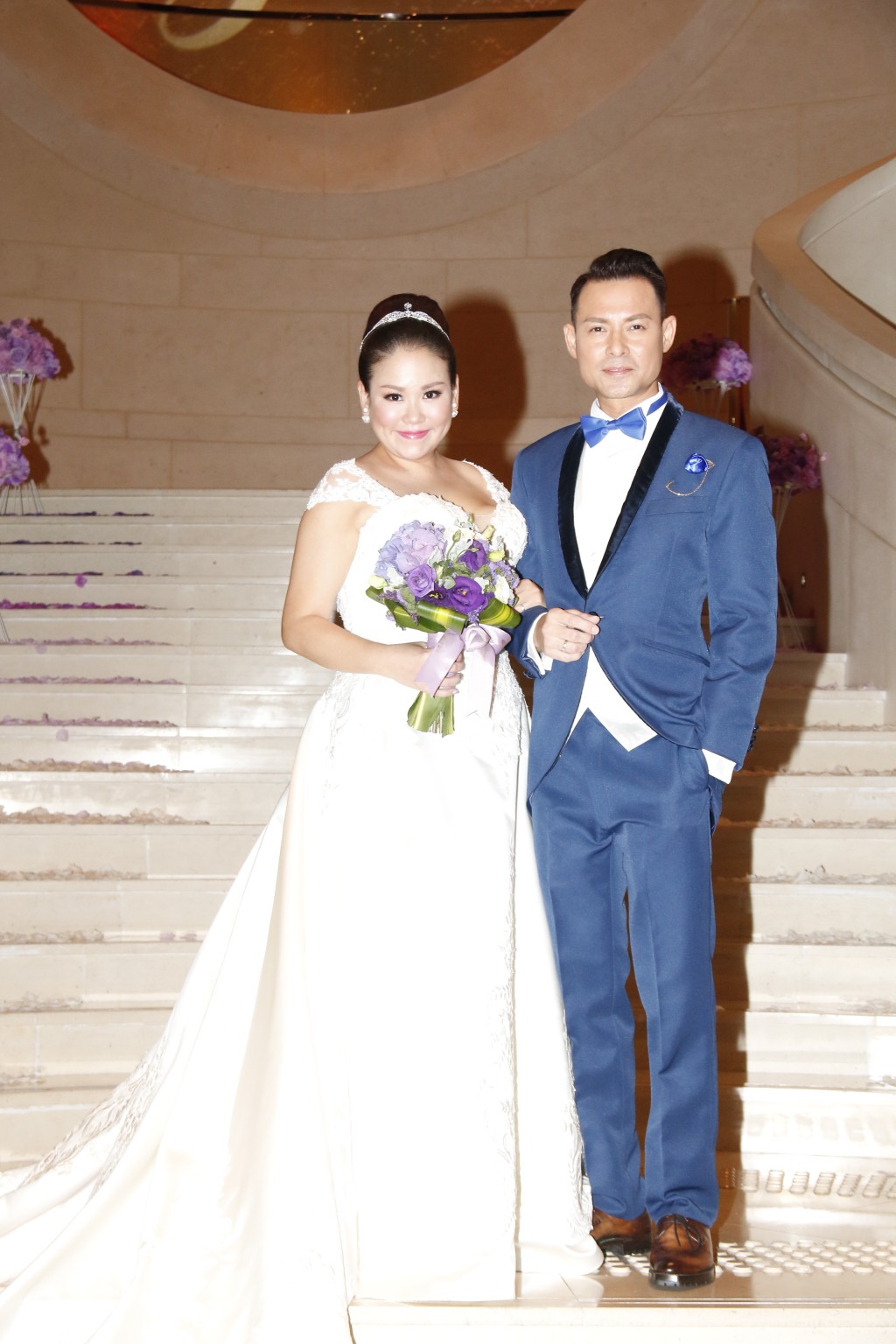 17年，海仔與拍拖5年的化妝師莫家慈（Effie）結婚。