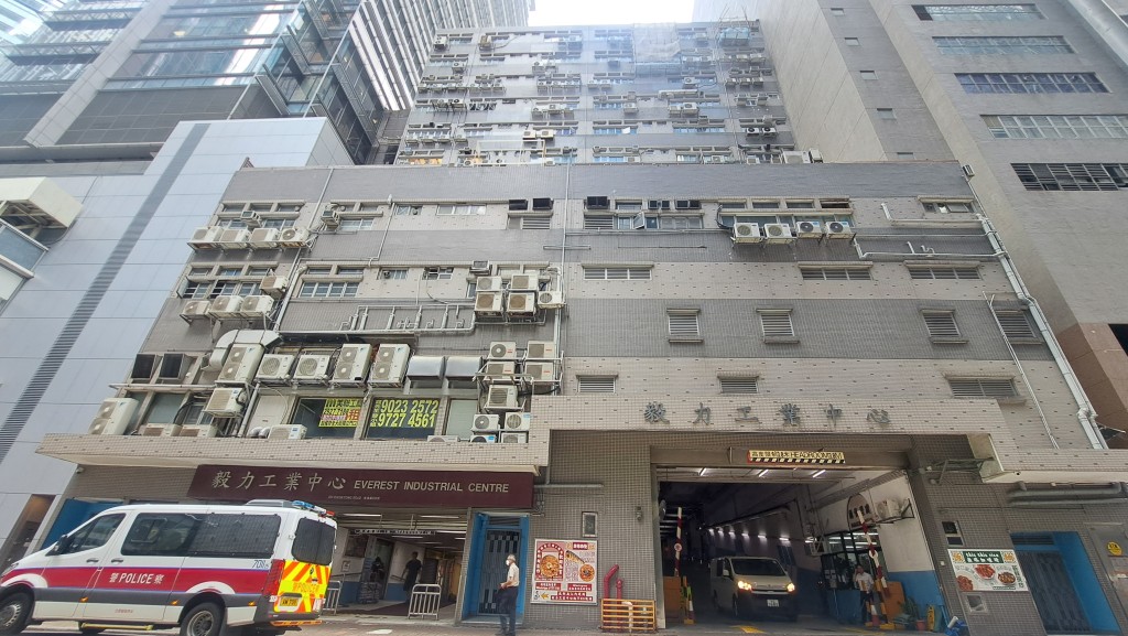 觀塘男子墮地昏迷，經送院後不治。