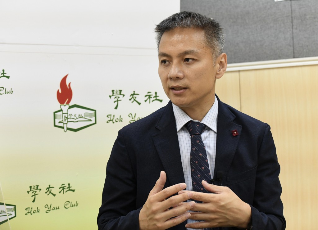 學友社學生輔導顧問吳寶城表示,自資院校畢業生的平均年薪變化是學生會否報讀該校的重要因素之一。資料圖片 學友社學生輔導顧問吳寶城表示,自資院校畢業生的平均年薪變化是學生會否報讀該校的重要因素之一。資料圖片