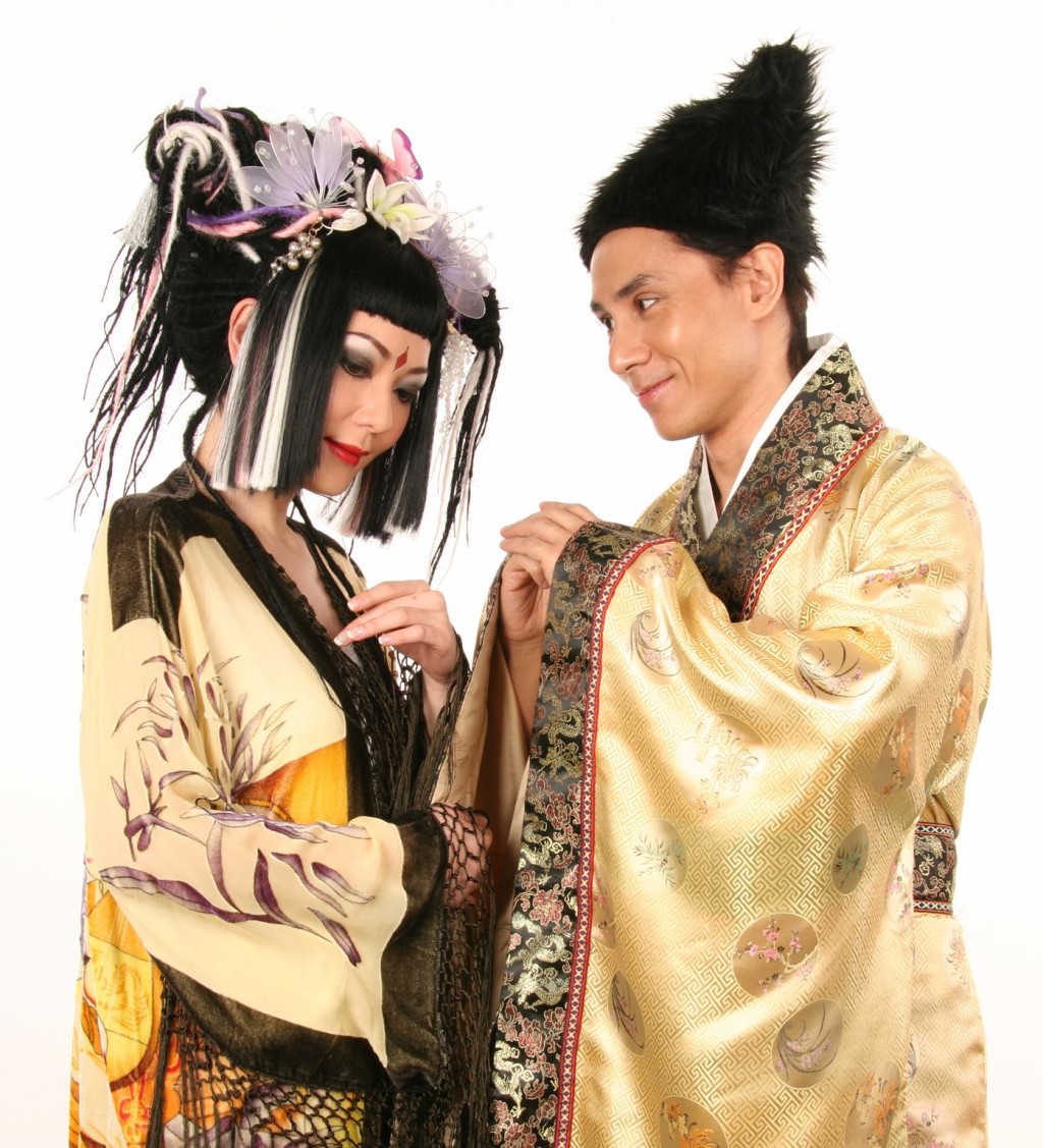 黃凱芹及田蕊妮於2005曾主演音樂劇《白蛇青蛇》。