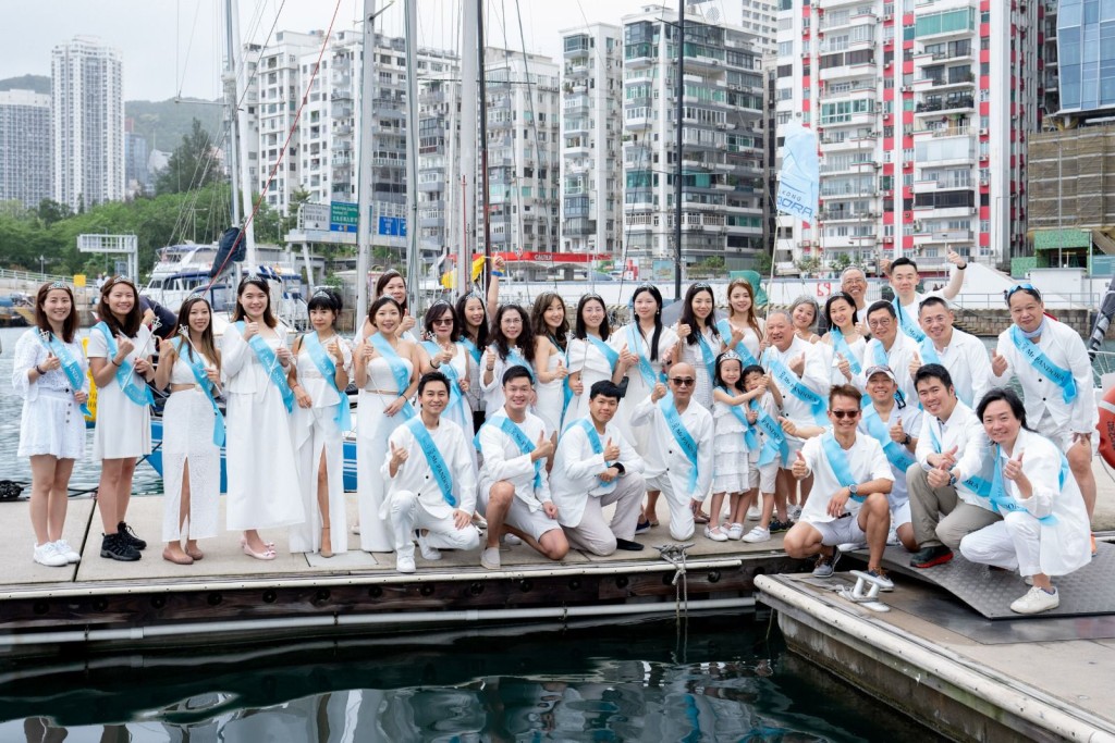  2024民族杯，Pandora 组以「香港先生小姐」美貌与智慧的造型出赛，因为在海上比赛时，要斗「智」把握时间，尽快找最「美」的航道才是致胜之道。 郭志坚图片