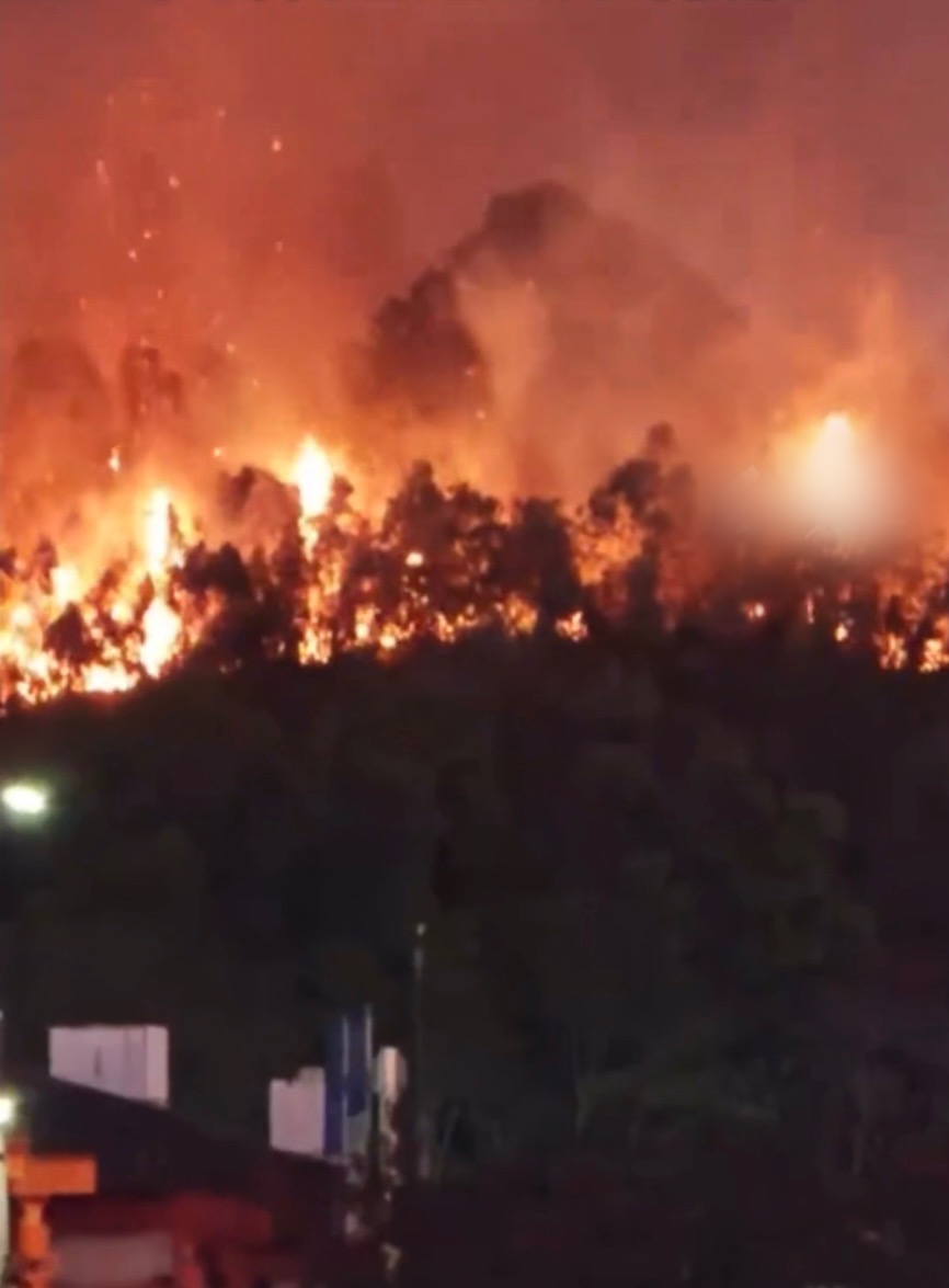 珠三角地區天氣極為乾燥,深圳坪山區突發山火。 珠三角地區天氣極為乾燥,深圳坪山區突發山火。