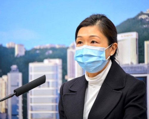 何婉霞 。