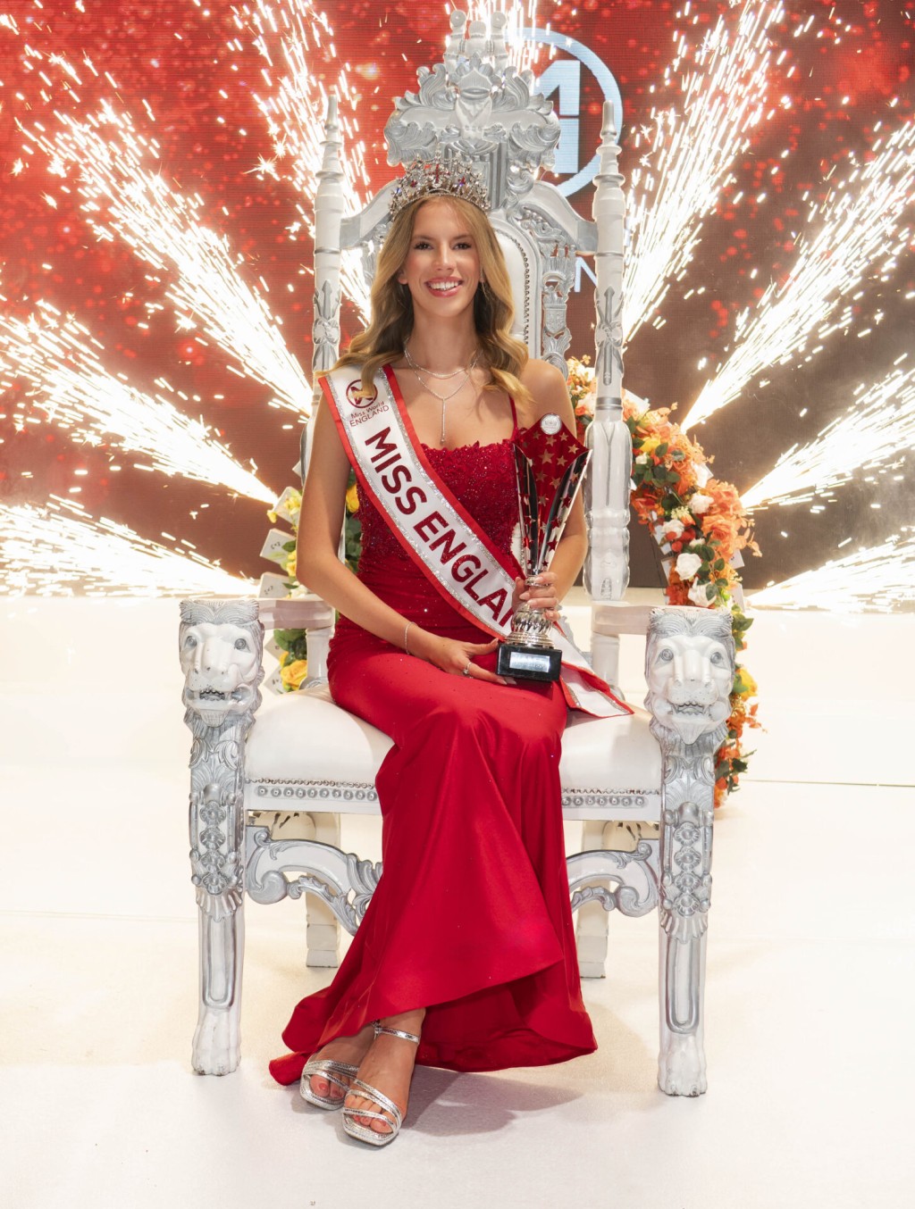 新任「英格蘭小姐」冠軍Grace Richardson,因公開性取向曾備受校園欺凌。MissEngland 新任「英格蘭小姐」冠軍Grace Richardson,因公開性取向曾備受校園欺凌。MissEngland