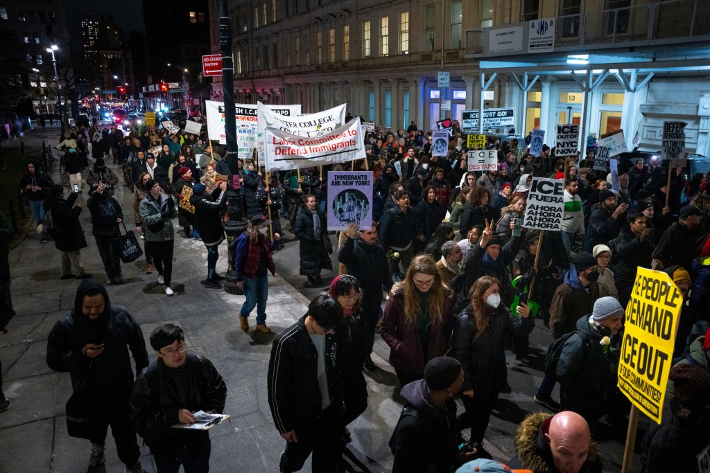 紐約大批民眾上街示威抗議ICE人員槍殺女司機。路透社